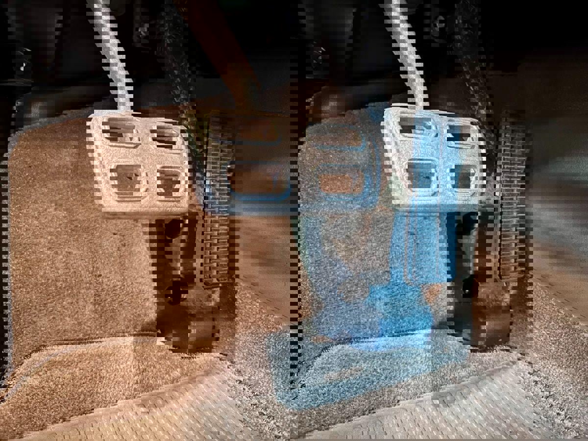 Used 2000 Chevrolet Corvette Coupe w/ Memory Pkg image 16