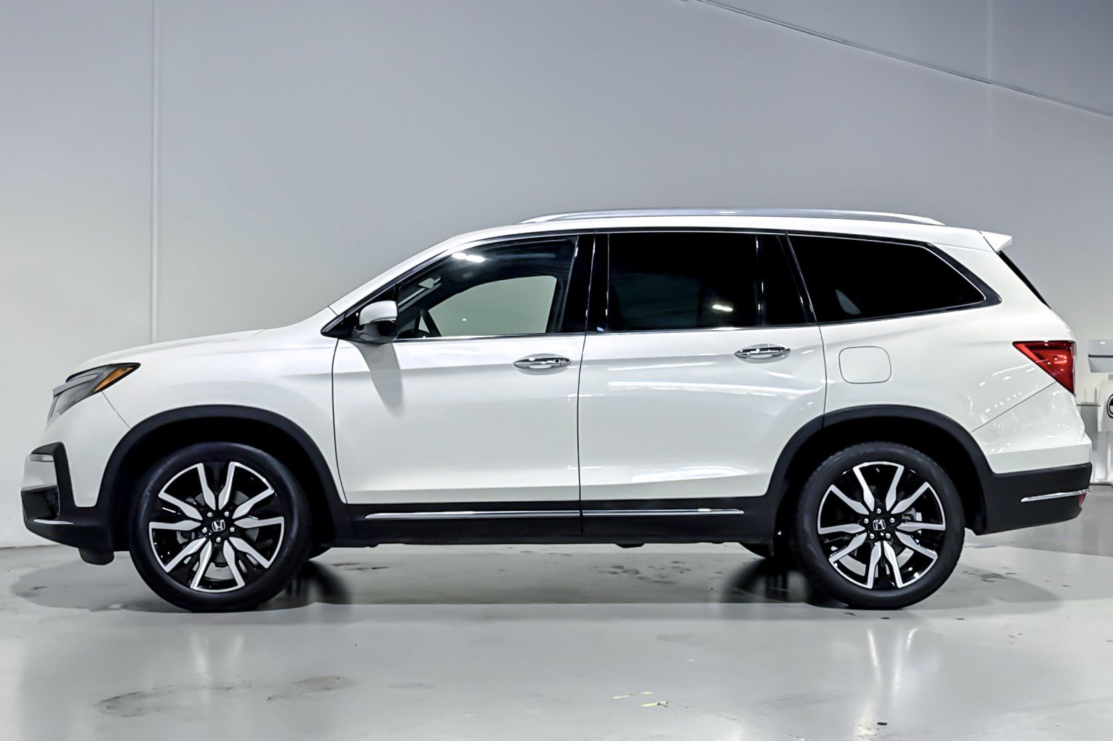 Used 2019 Honda Pilot Touring image 2