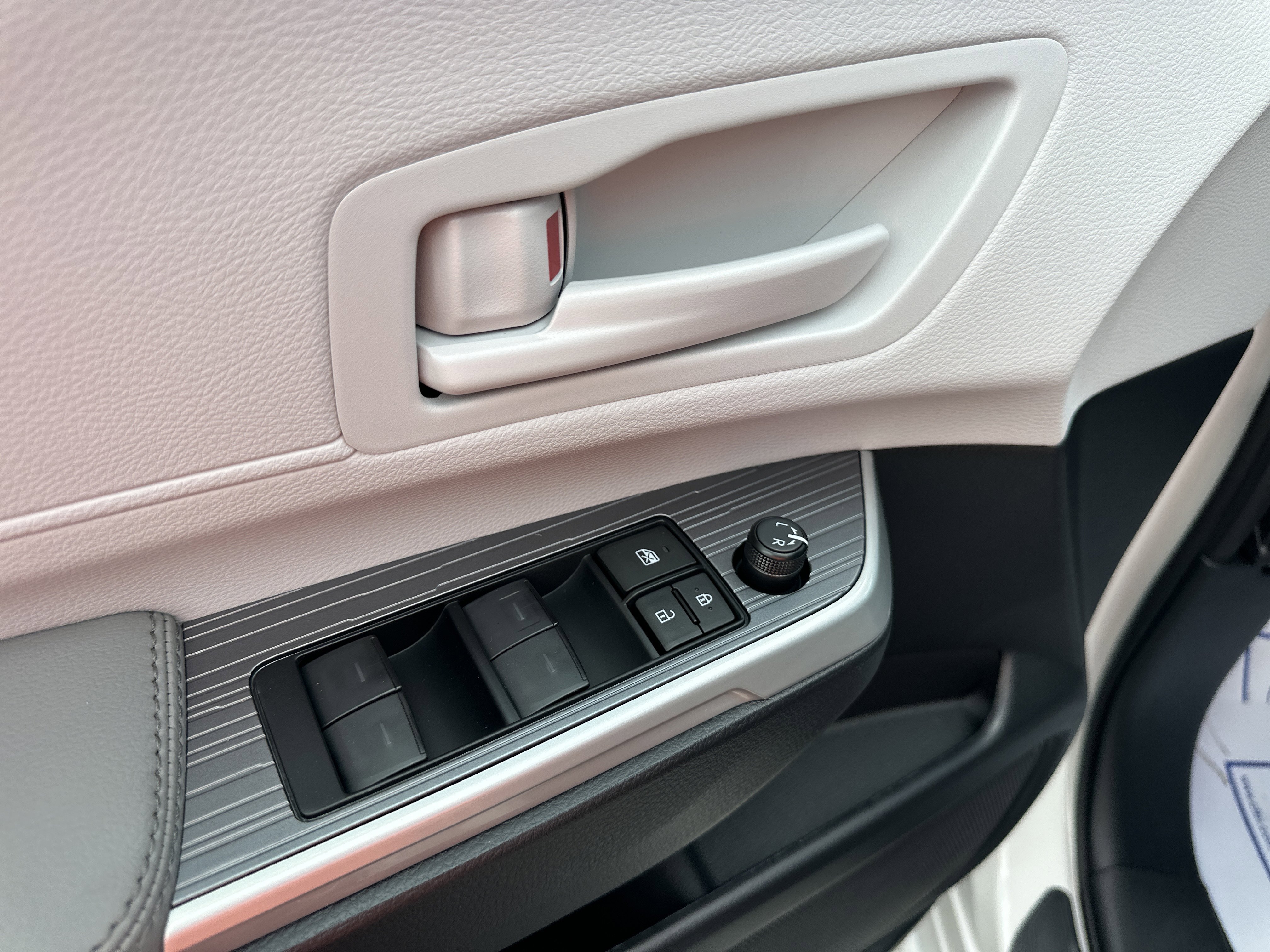 New 2025 Toyota Sienna LE image 8