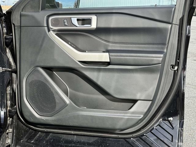 Used 2022 Ford Explorer XLT w/ Equipment Group 202A image 9
