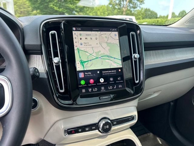 Used 2023 Volvo XC40 B4 Ultimate w/ Protection Package Premier FWD image 25