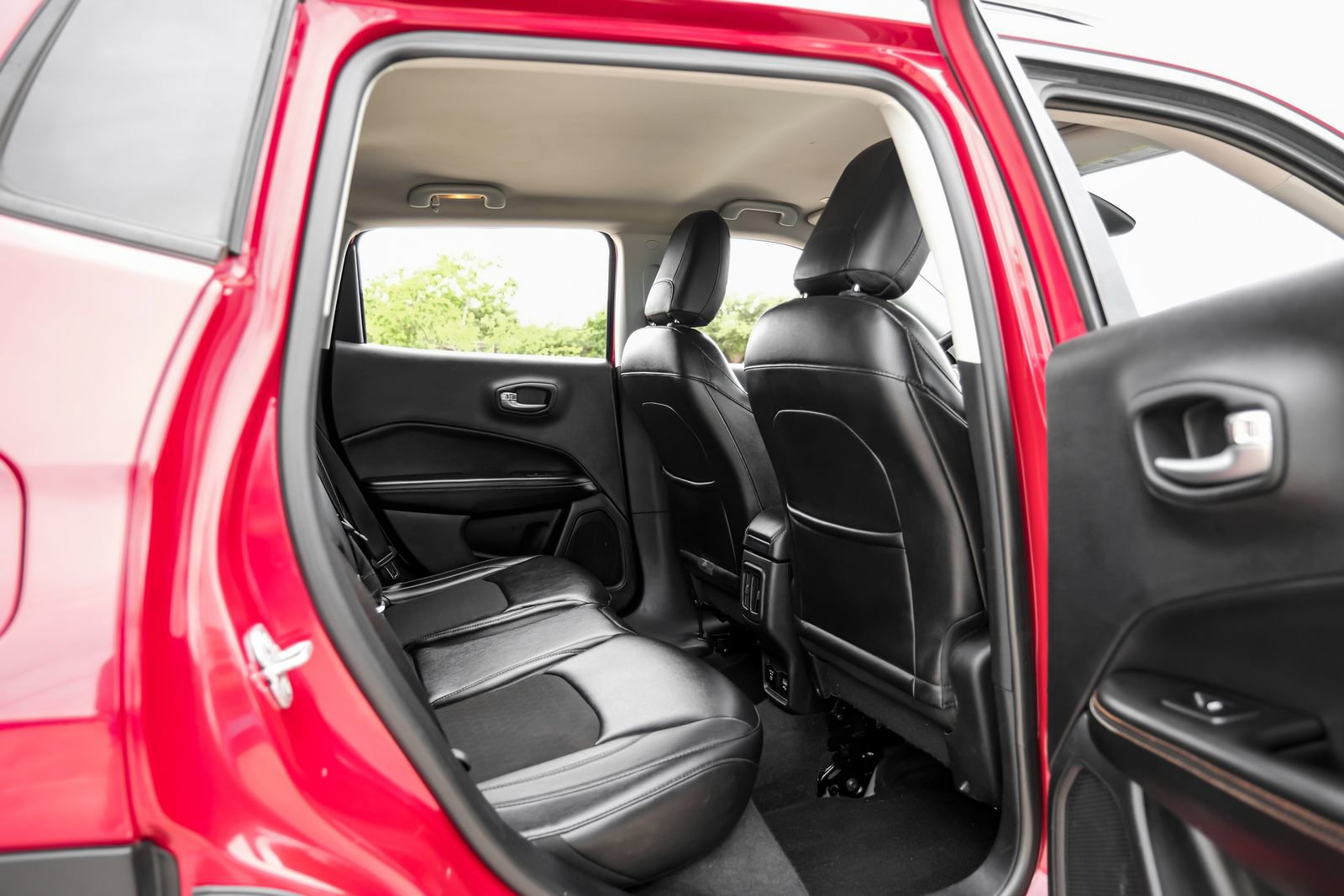 Used 2017 Jeep Compass Latitude w/ Popular Equipment Group FWD image 37