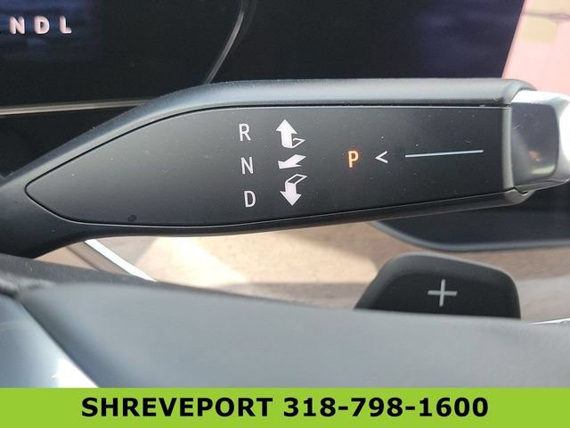 Used 2025 Chevrolet Tahoe High Country AWD/4WD image 16