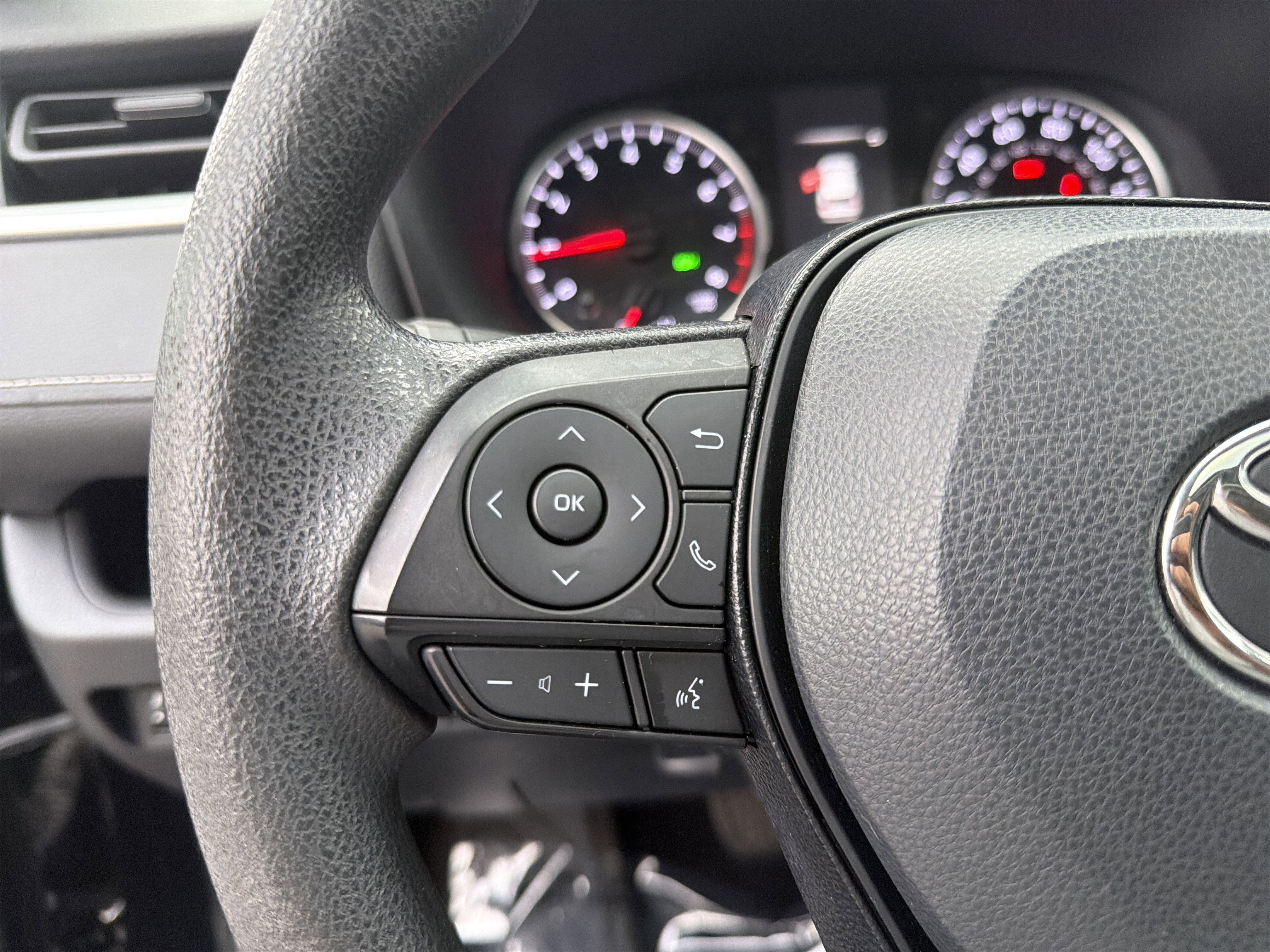 Used 2021 Toyota RAV4 XLE w/ Convenience Package image 11