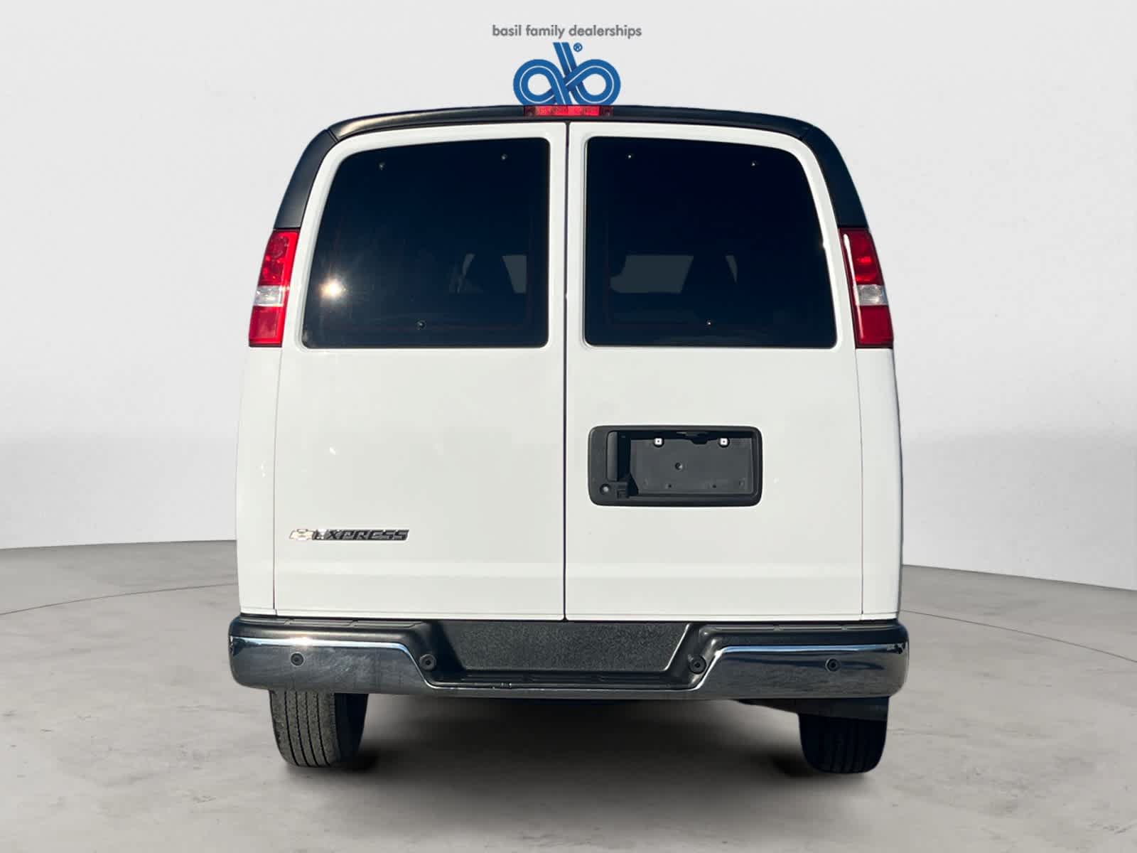 Used 2023 Chevrolet Express 3500 LT w/ LT Preferred Equipment Group RWD image 5