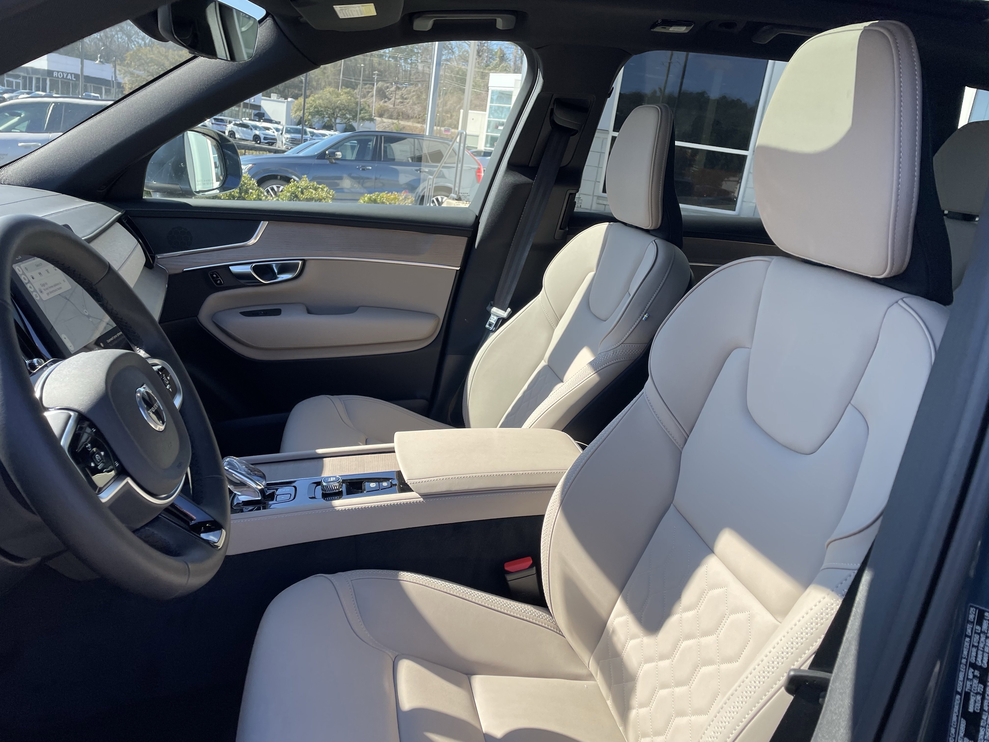 New 2026 Volvo XC90 B6 Core image 15