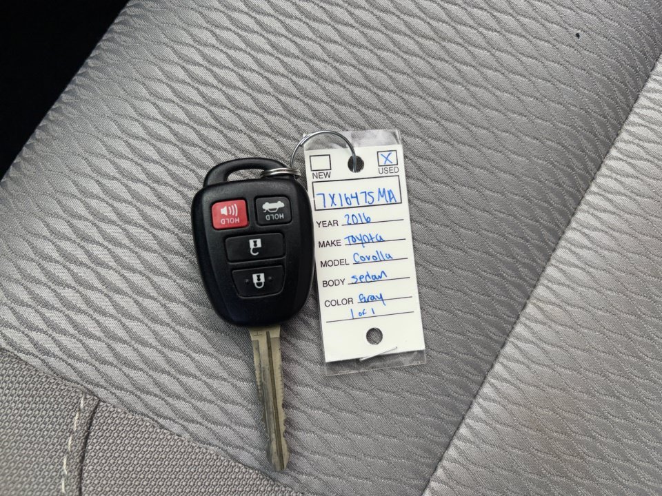 Used 2016 Toyota Corolla LE FWD image 35