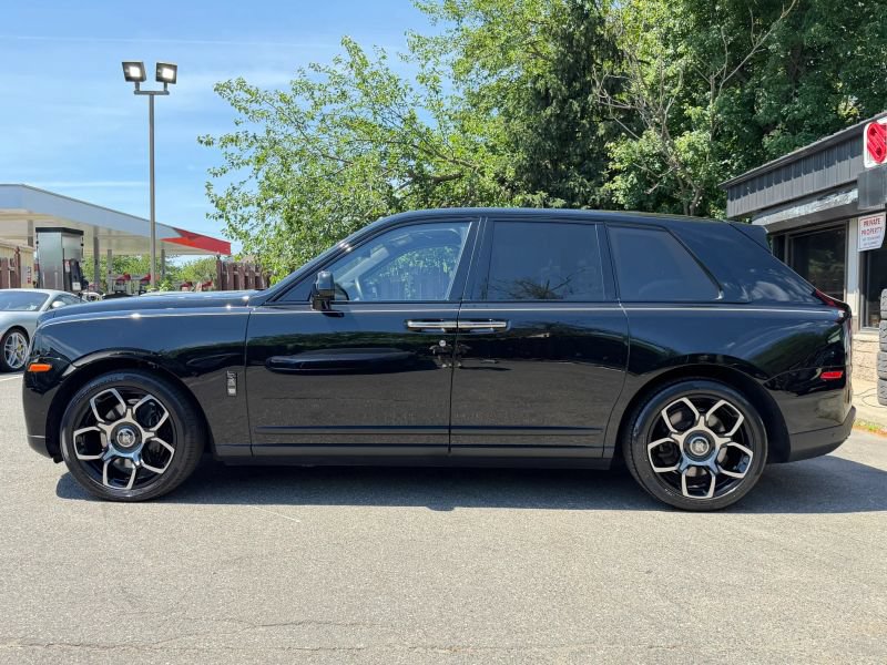 Used 2022 Rolls-Royce Cullinan Black Badge w/ Dark Exterior Package AWD/4WD image 9