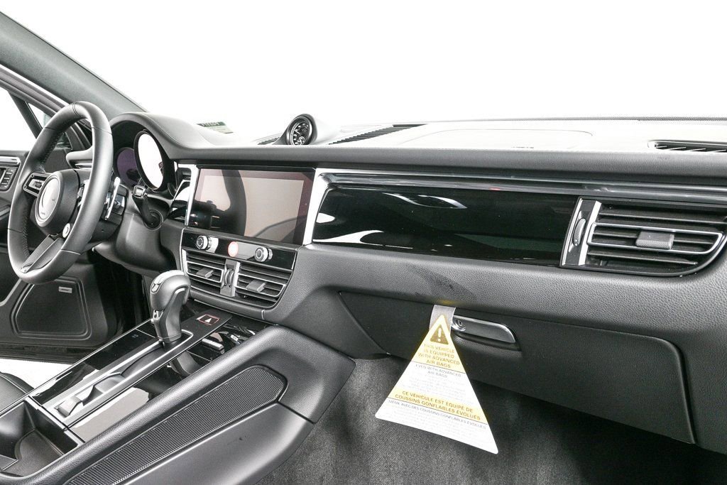 Certified 2026 Porsche Macan AWD/4WD image 25