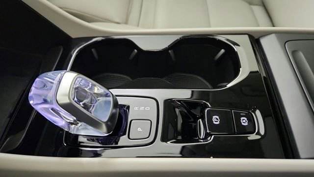 Certified 2026 Volvo XC40 B5 Plus w/ Protection Package Premier AWD/4WD image 53
