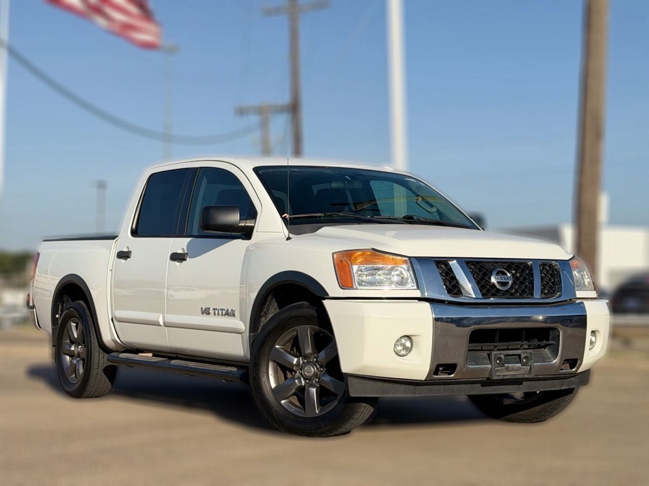Used 2015 Nissan Titan SV w/ SV Value Truck Package RWD image 2