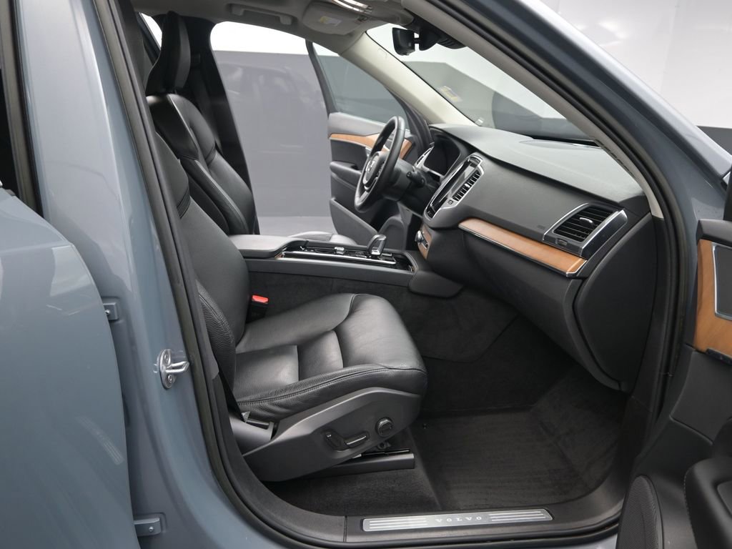 Used 2023 Volvo XC90 B6 Core w/ Climate Package image 16