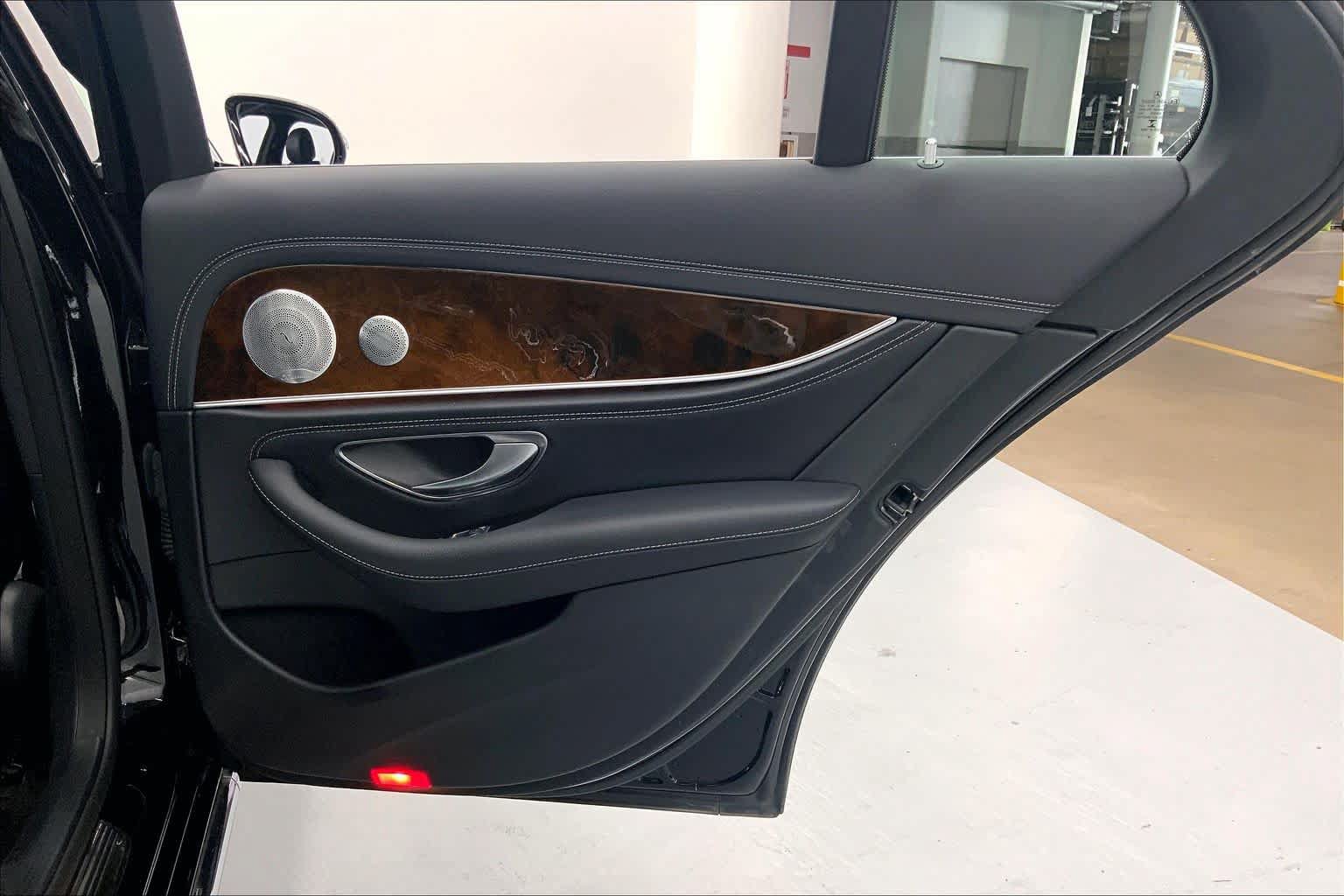 Used 2019 Mercedes-Benz E 300 4MATIC image 12
