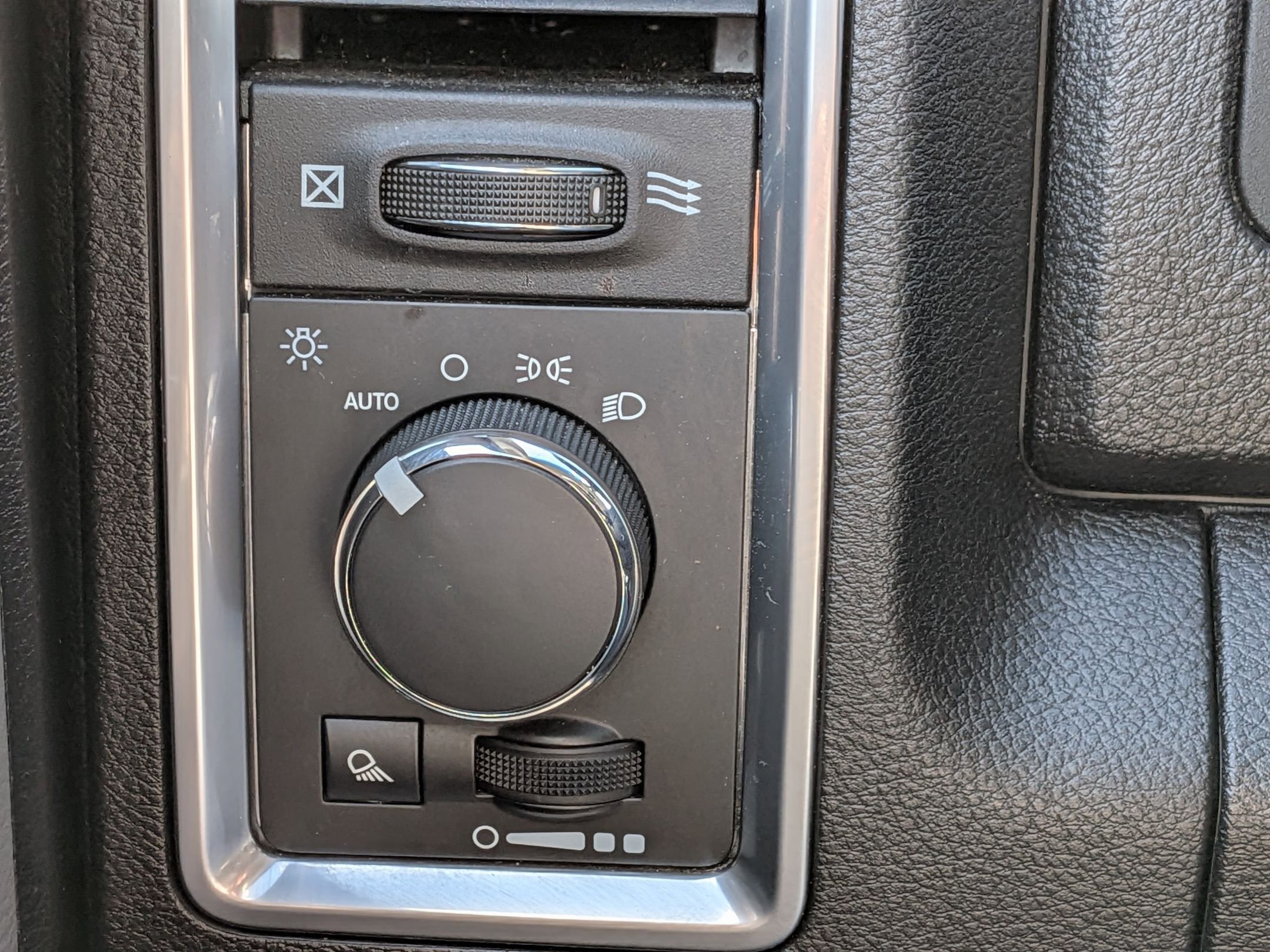Used 2024 RAM 1500 Classic SLT RWD image 17