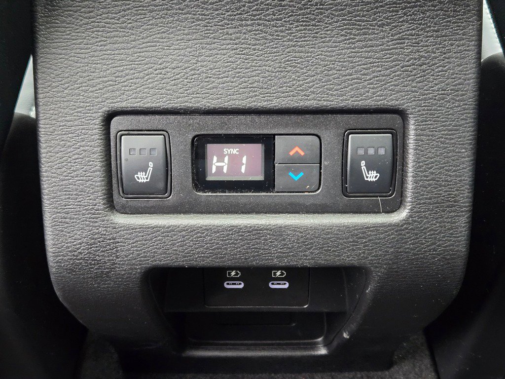 Used 2025 Mitsubishi Outlander SEL image 19