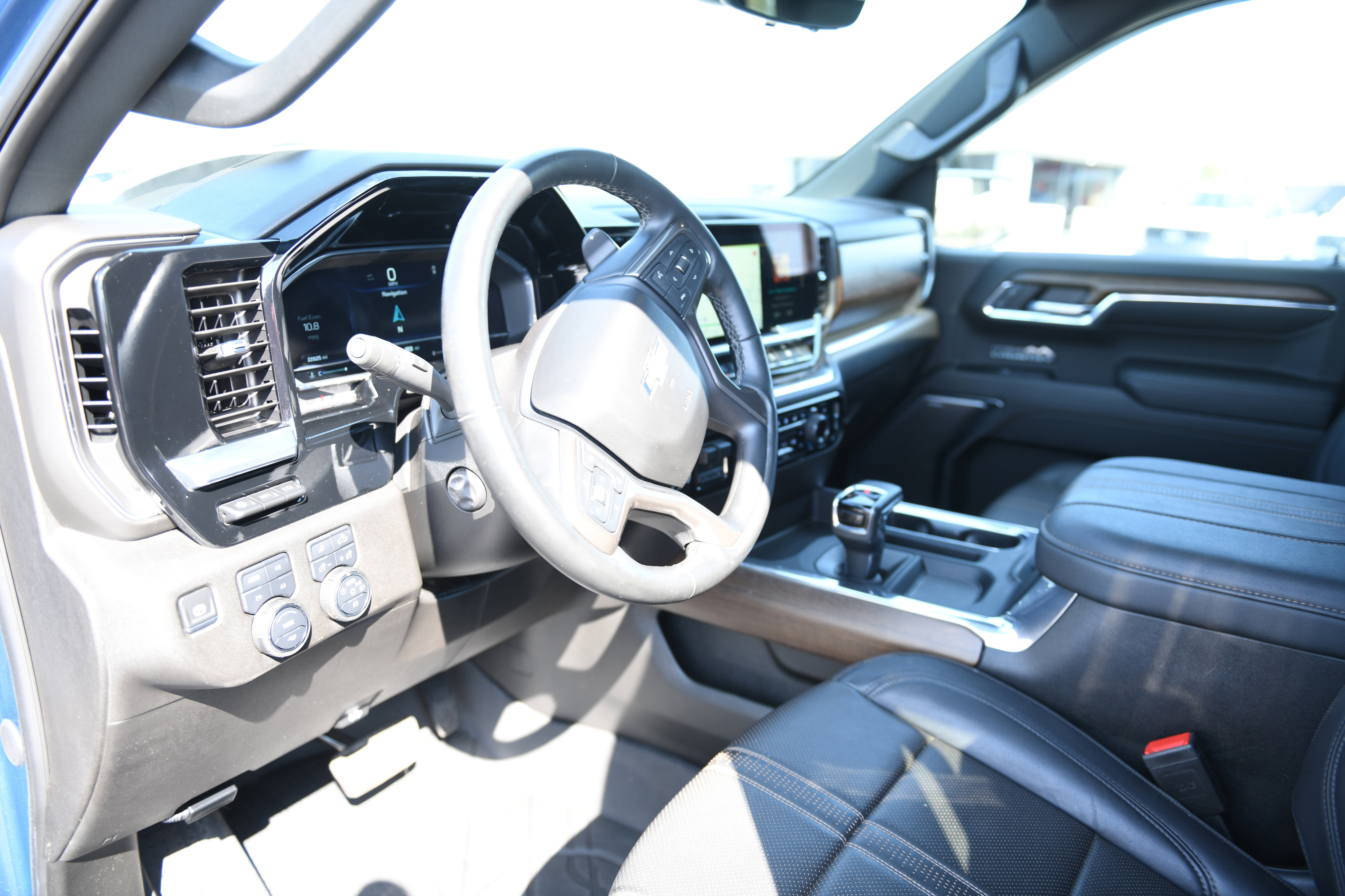 Used 2024 Chevrolet Silverado 1500 High Country w/ Technology Package image 18