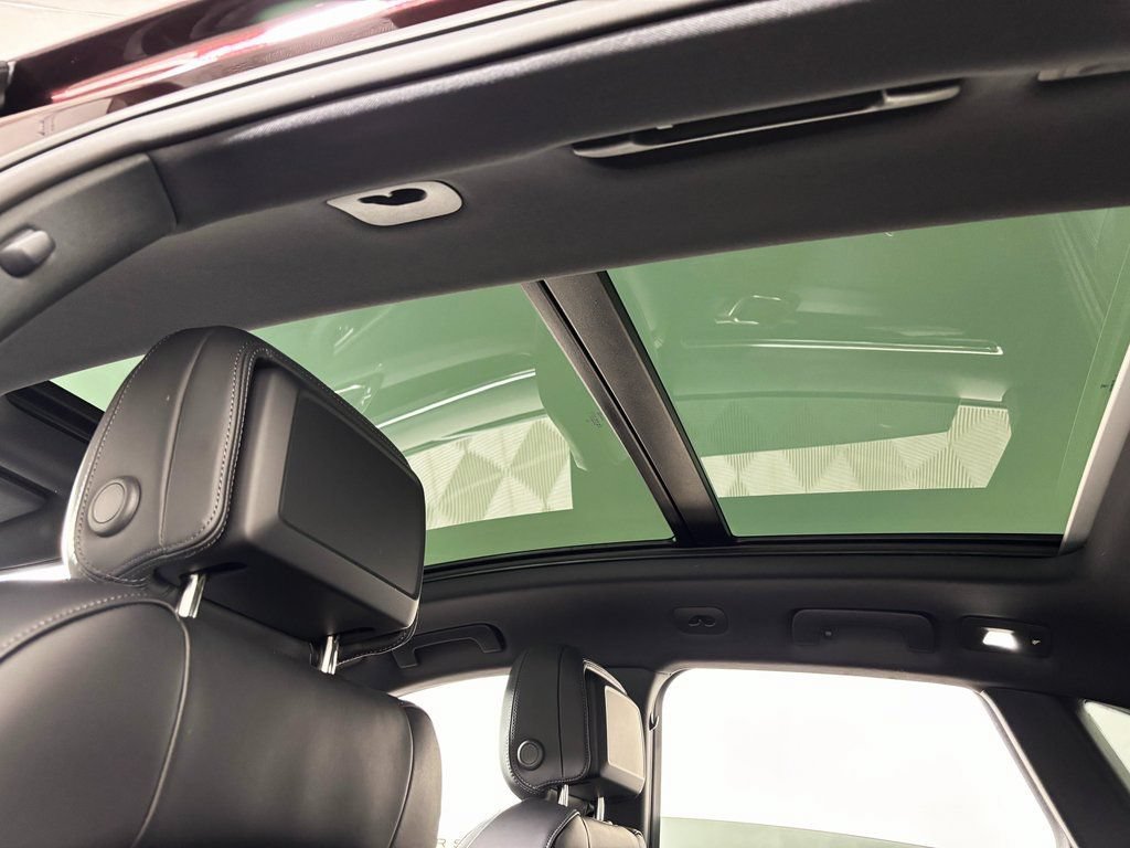 Certified 2026 Porsche Macan AWD/4WD image 19