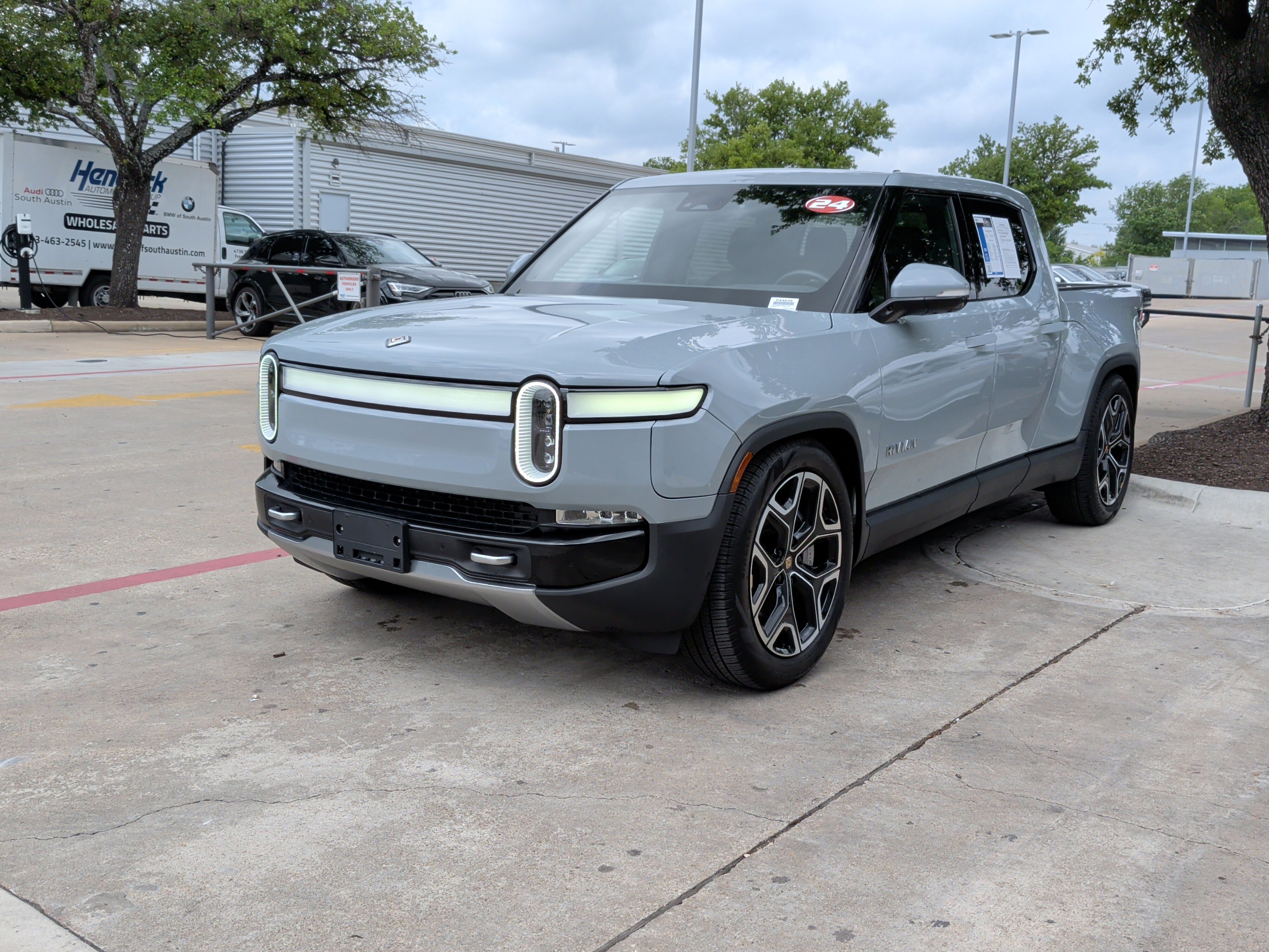 Used 2024 Rivian R1T Adventure image 5