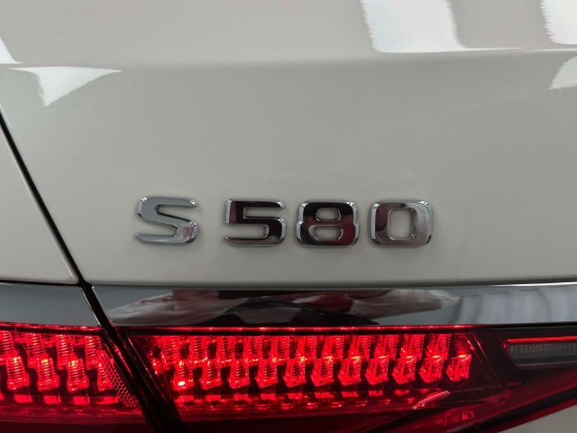 Used 2022 Mercedes-Benz S 580 4MATIC Sedan w/ Rear Seat Package image 24