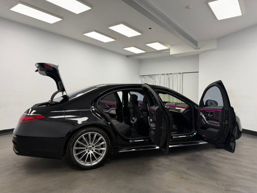 Used 2022 Mercedes-Benz S 580 4MATIC Sedan w/ AMG Line Package image 29