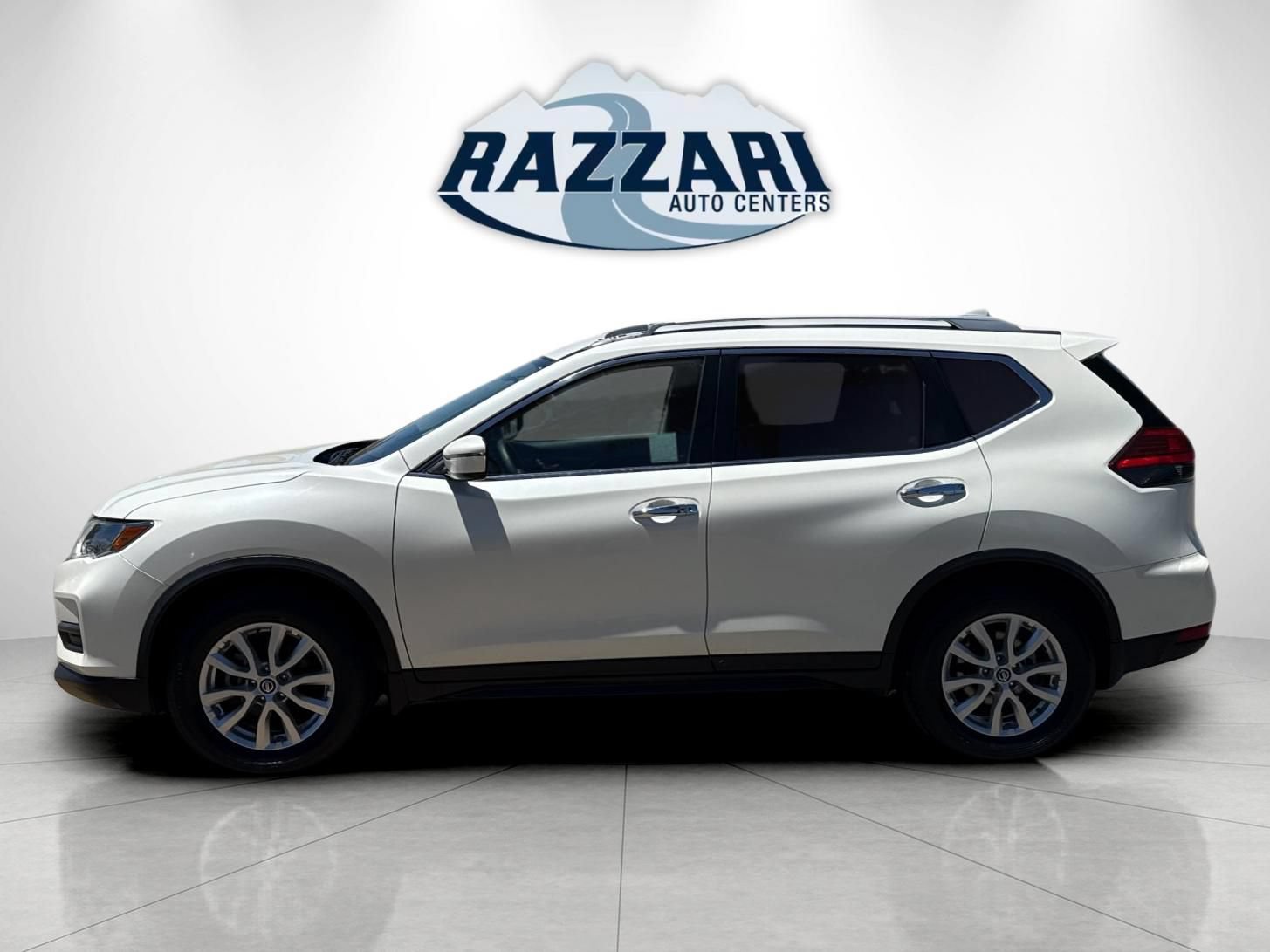Used 2017 Nissan Rogue SV FWD image 6