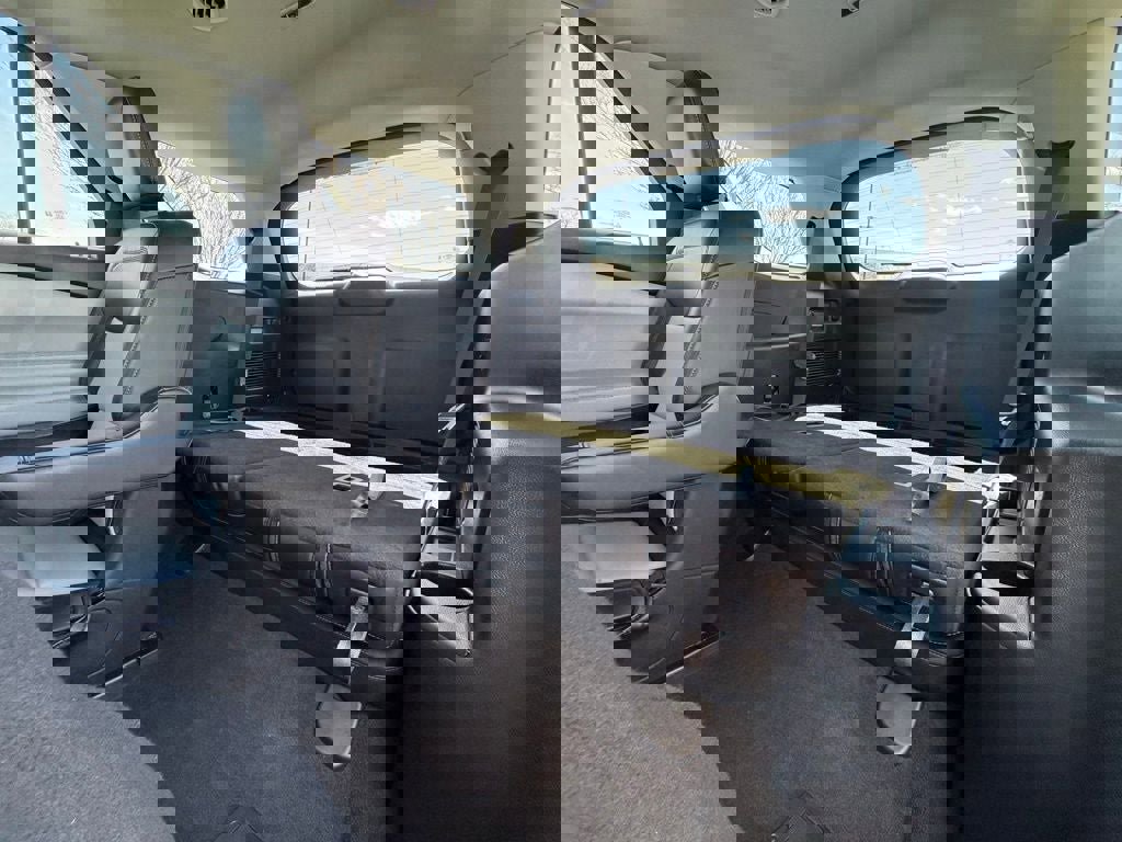 Certified 2022 Ford Explorer XLT w/ Equipment Group 202A image 27