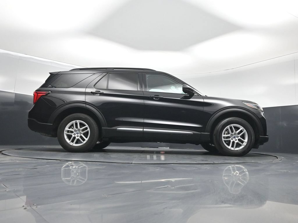 Used 2025 Ford Explorer Active AWD/4WD image 47