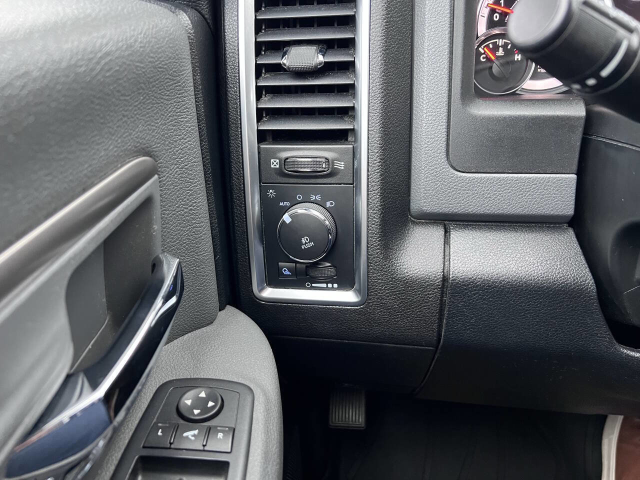 Used 2016 RAM 1500 Outdoorsman image 16