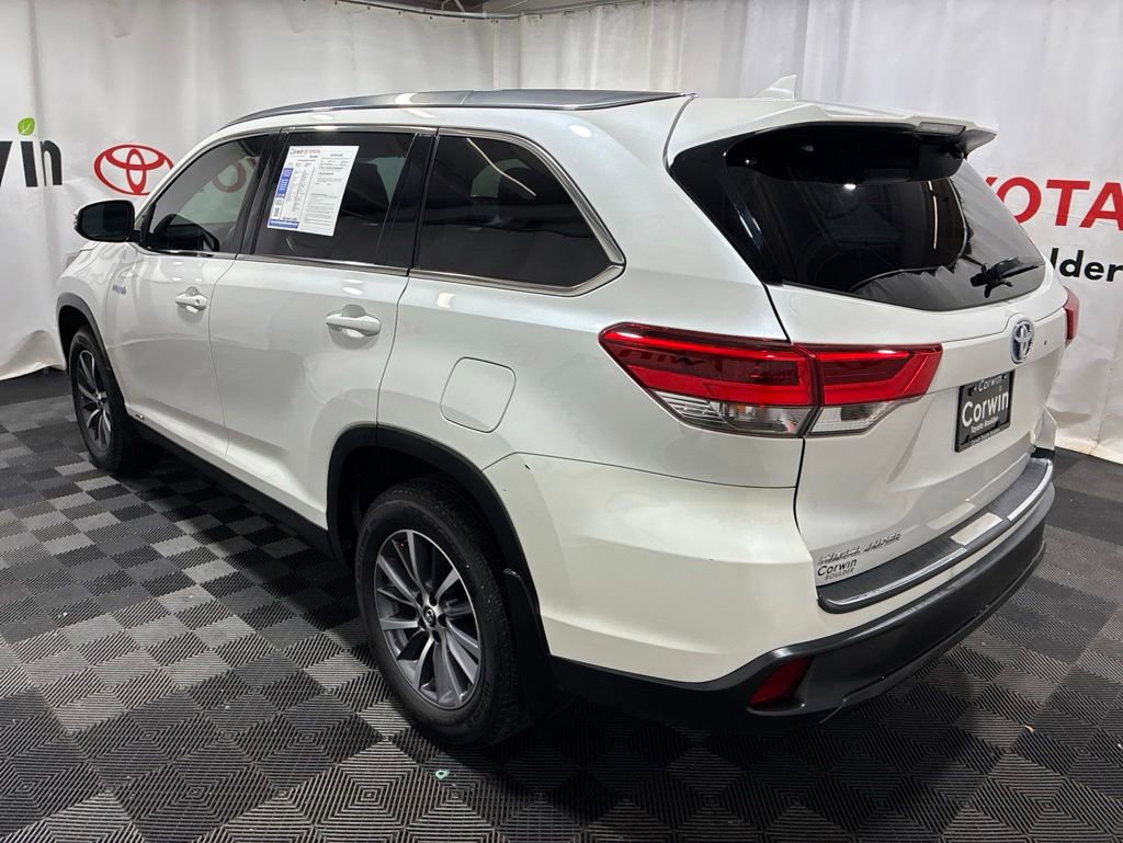 Used 2019 Toyota Highlander XLE w/ Carpet Mat Package (TMS) AWD/4WD image 5
