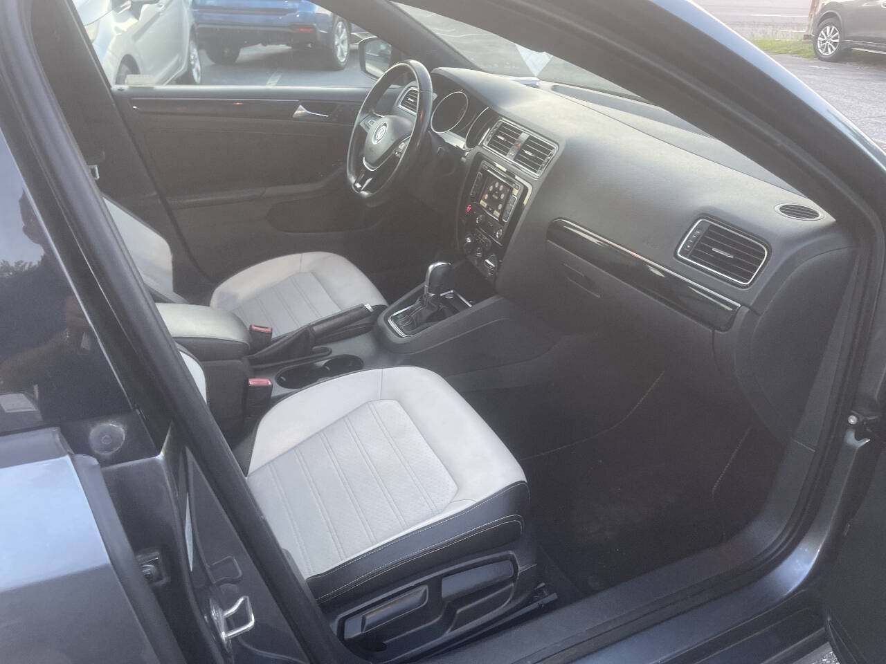 Used 2015 Volkswagen Jetta Sport FWD image 24