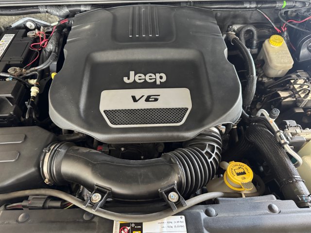 Used 2015 Jeep Wrangler Unlimited Sahara w/ Dual Top Group AWD/4WD image 7
