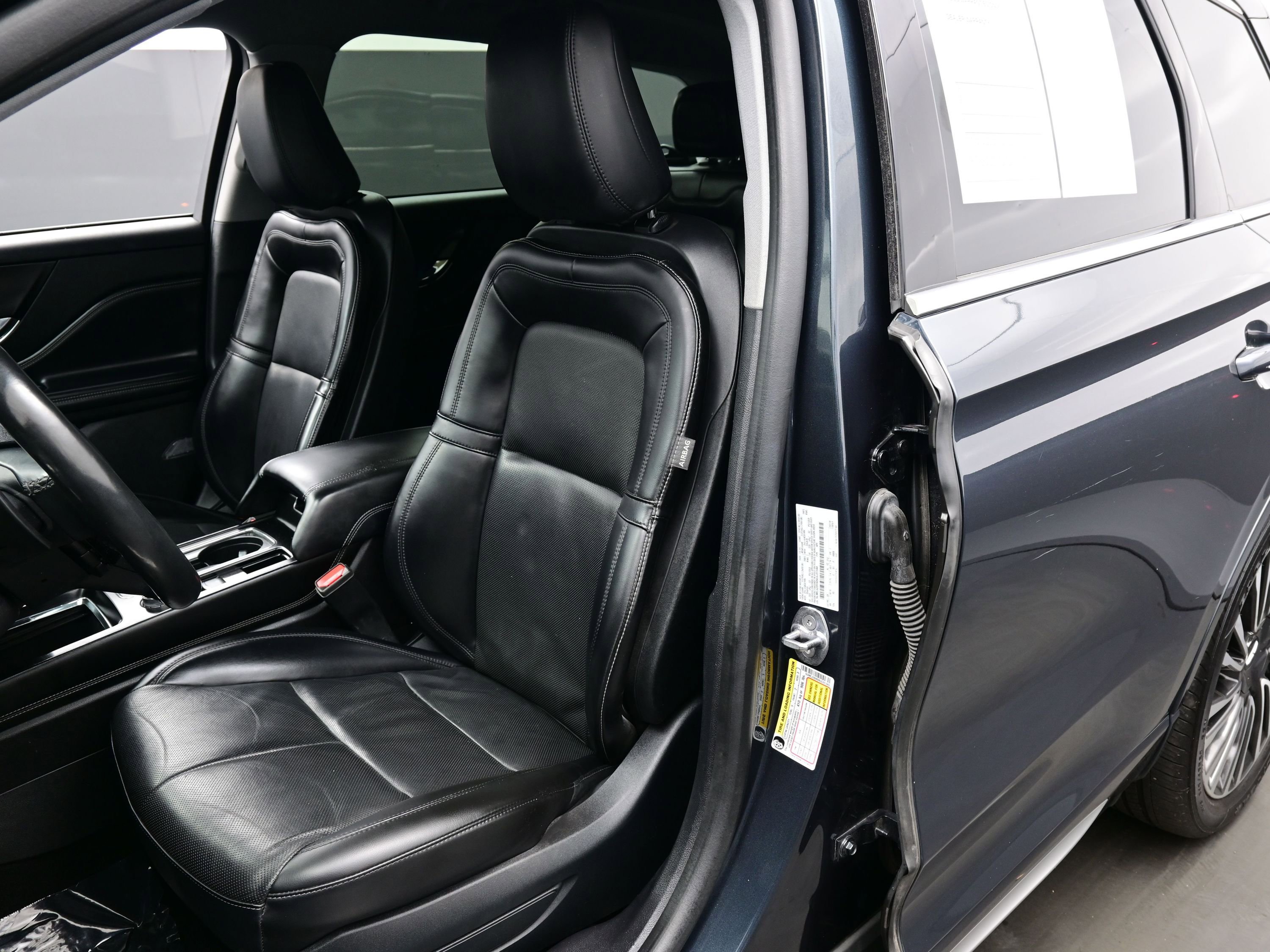 Used 2022 Lincoln Corsair Reserve w/ Equipment Group 201A image 12