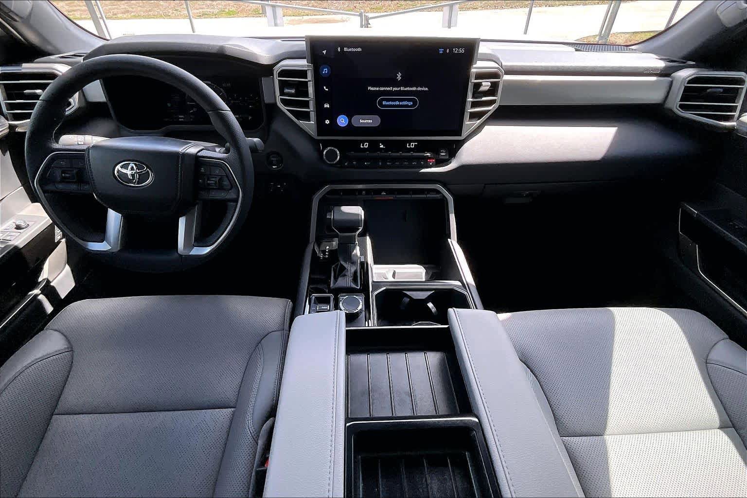 Used 2025 Toyota Tundra Limited AWD/4WD image 15