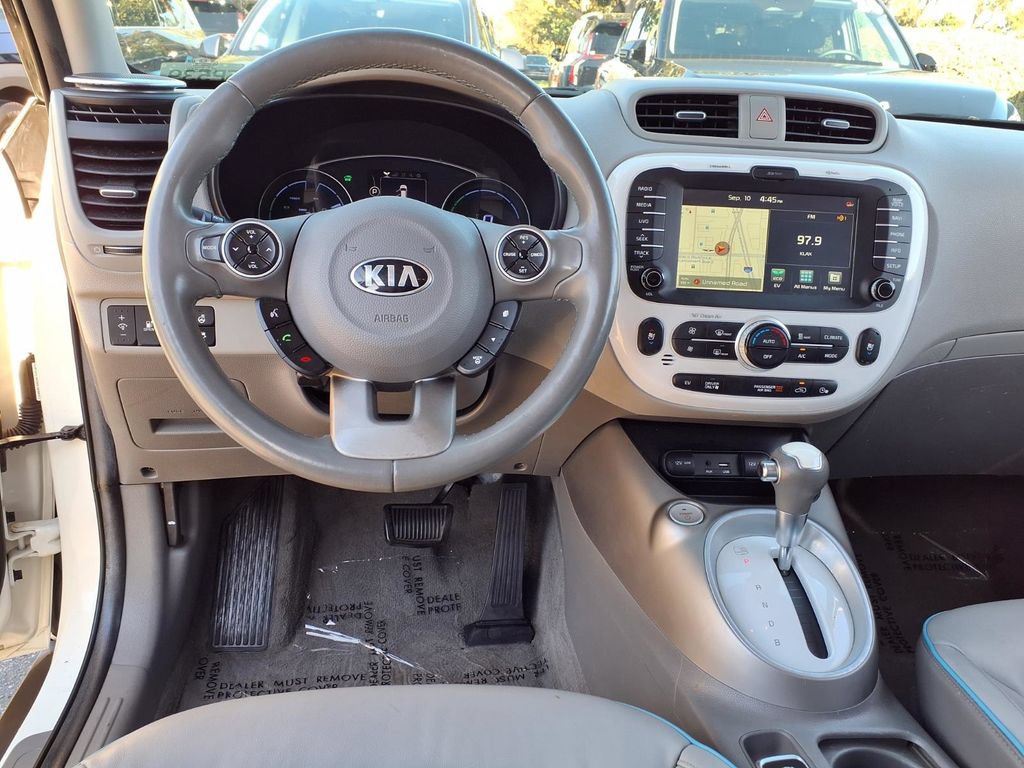 Used 2015 Kia Soul EV + FWD image 9