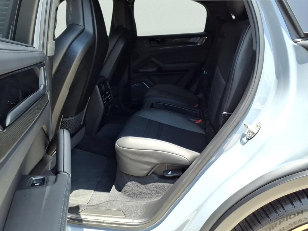 Certified 2024 Porsche Cayenne Turbo GT AWD/4WD image 32