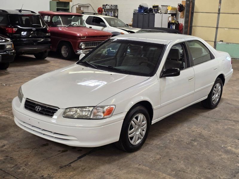 Used 2001 Toyota Camry LE FWD image 1