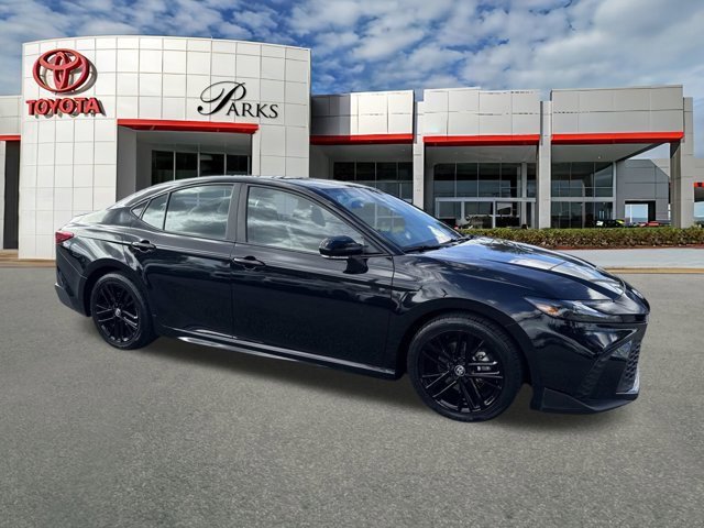 Certified 2025 Toyota Camry SE image 1