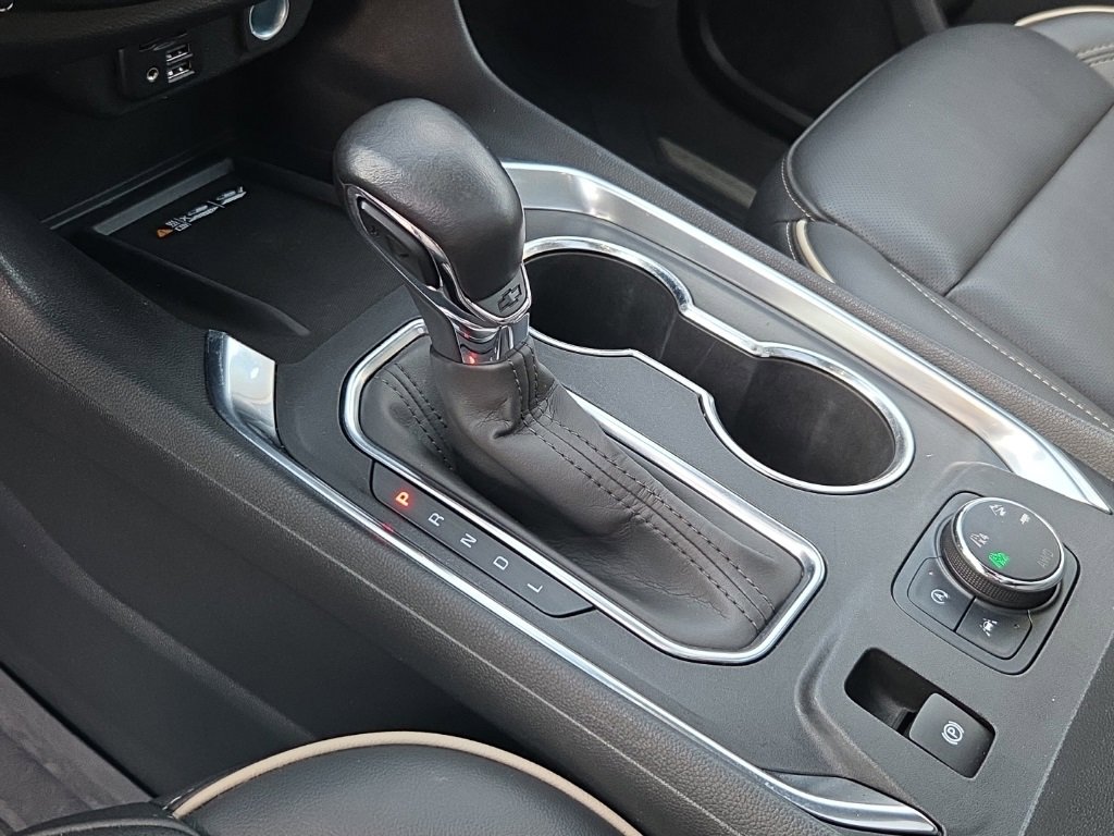 Used 2022 Chevrolet Traverse Premier w/ Redline Edition image 13