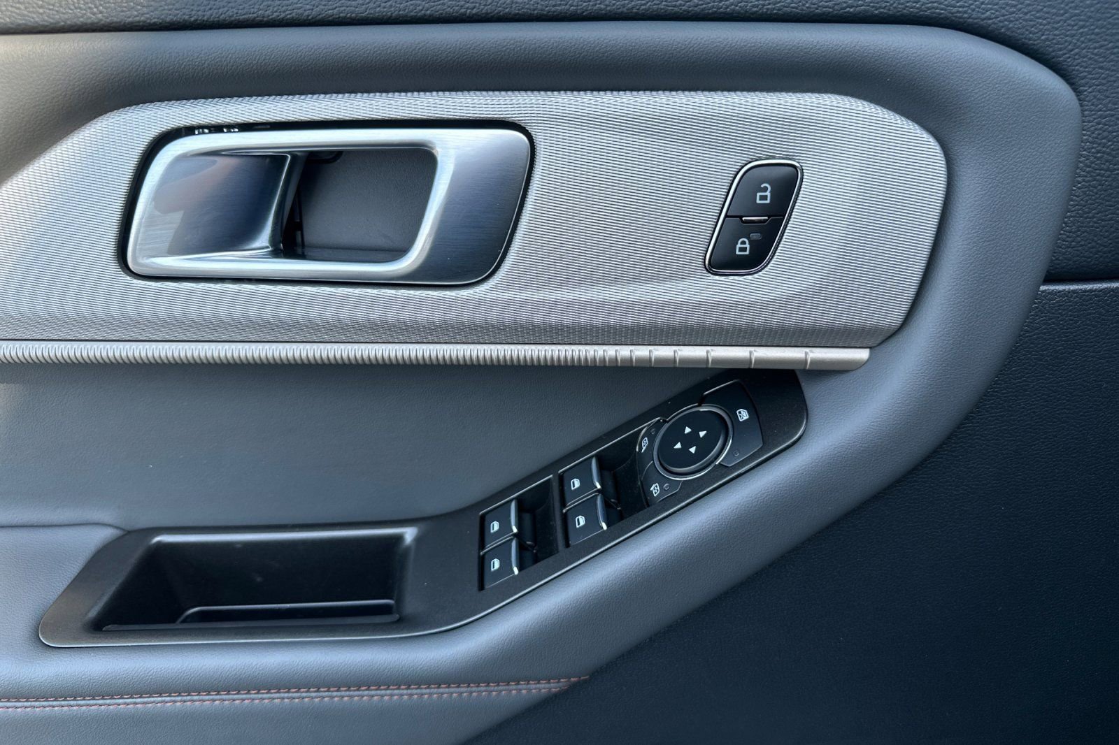 New 2026 Ford Explorer Active RWD image 11
