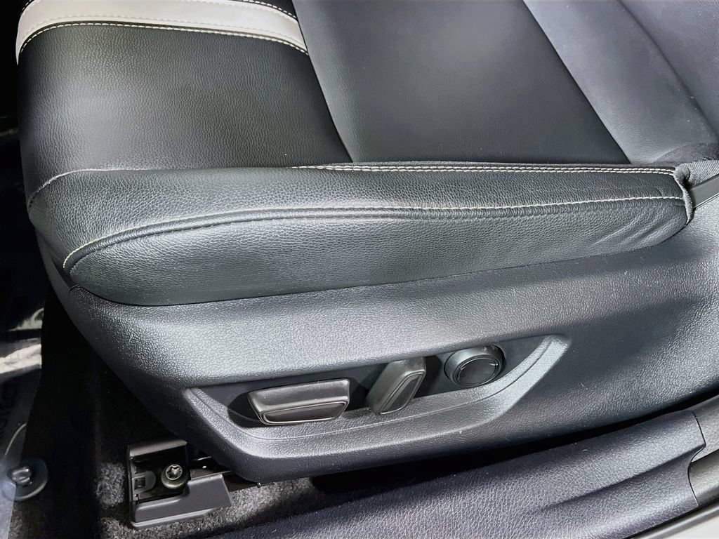 Used 2025 Toyota Camry SE FWD image 17