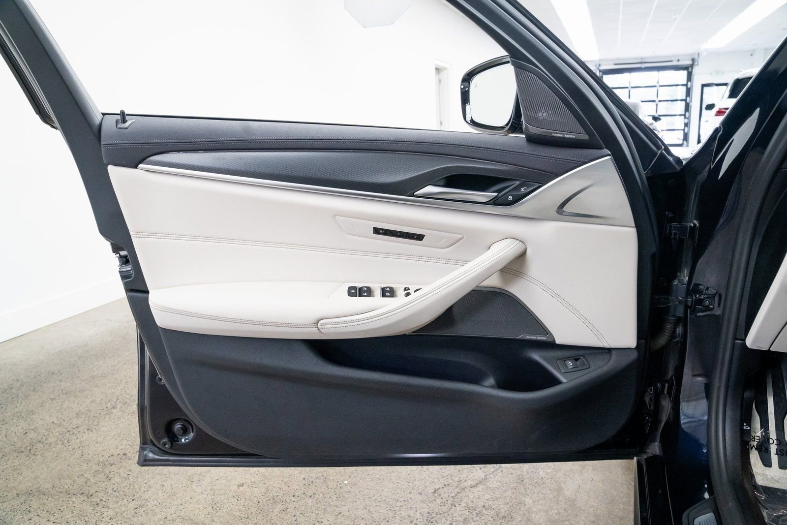 Used 2023 BMW M550i xDrive w/ Parking Assistance Package image 18