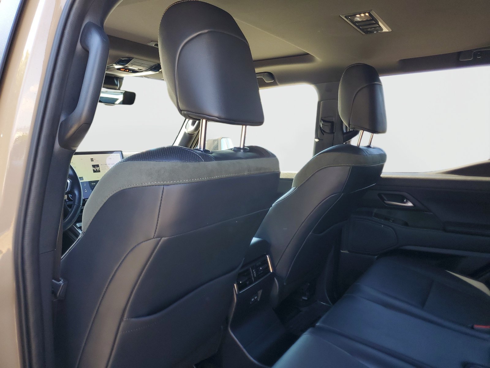 Used 2026 Lexus GX 550 w/ Accessory Package (32) AWD/4WD image 13