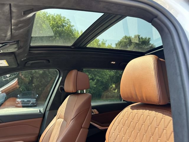 Certified 2025 BMW X7 M60i AWD/4WD image 30