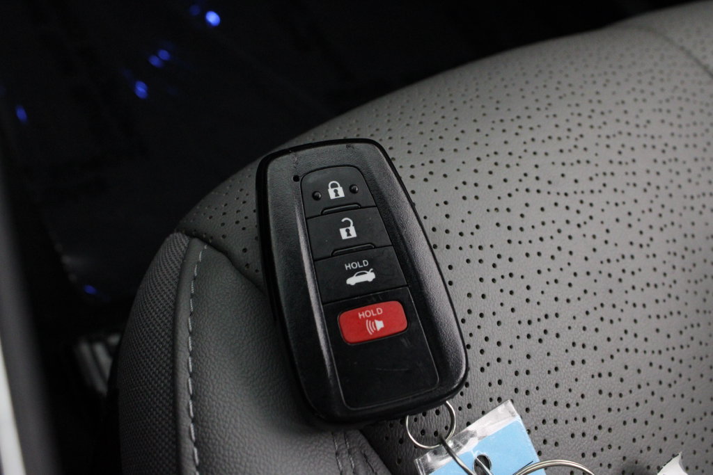 Used 2022 Toyota Avalon Limited w/ Advanced Safety Package FWD image 32