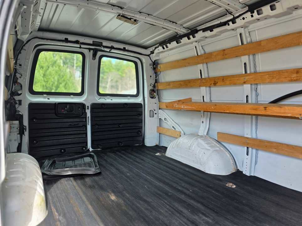 Used 2017 GMC Savana 2500 image 23