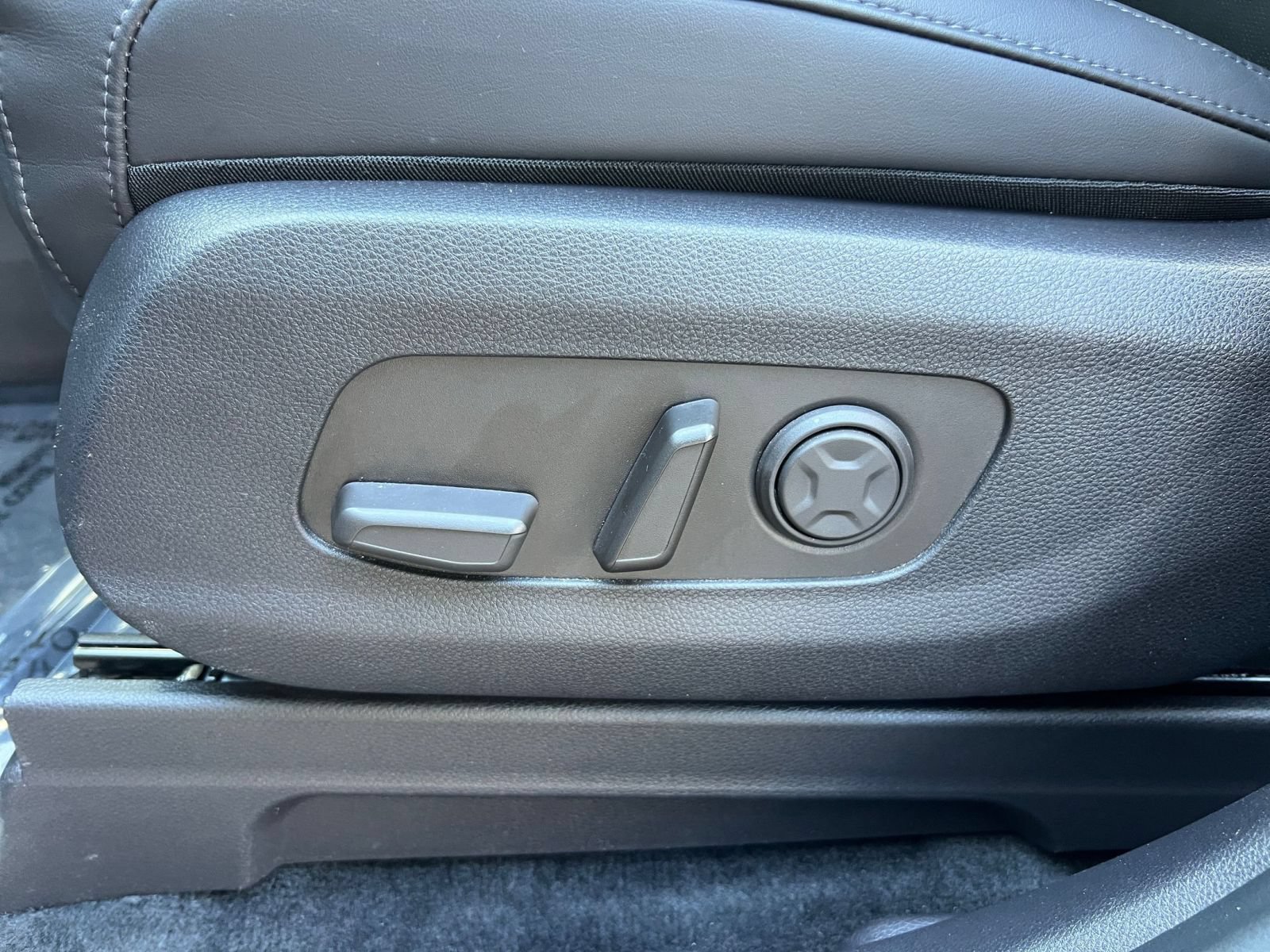 Used 2026 Kia Carnival FWD image 22