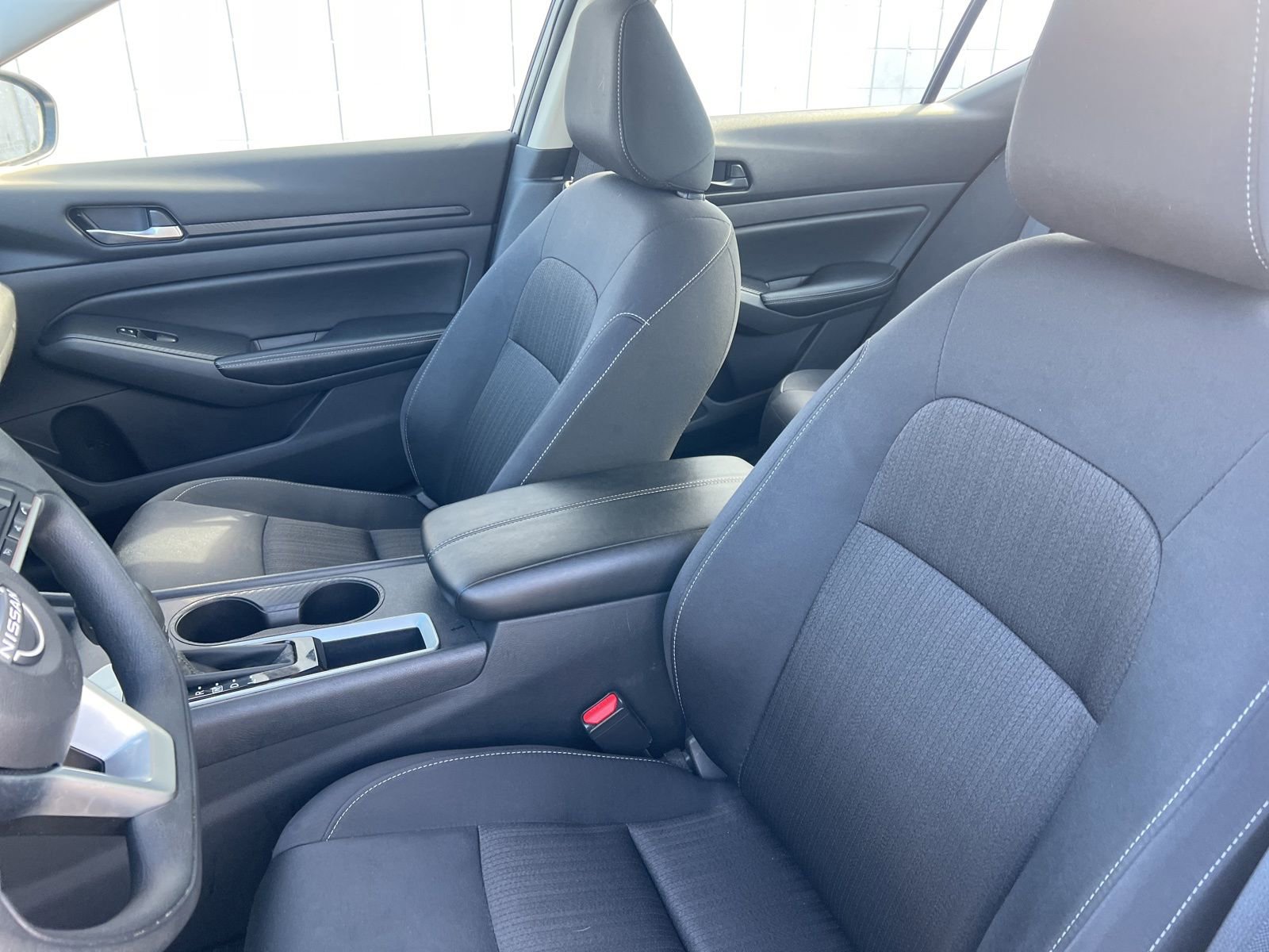 Used 2025 Nissan Altima 2.5 SV image 8