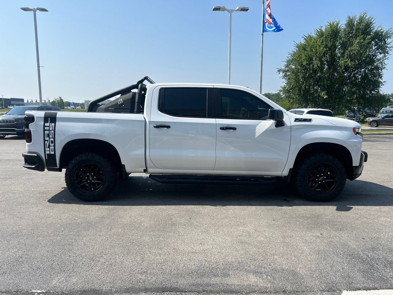 Used 2021 Chevrolet Silverado 1500 LT Trail Boss w/ Convenience Package II AWD/4WD image 2