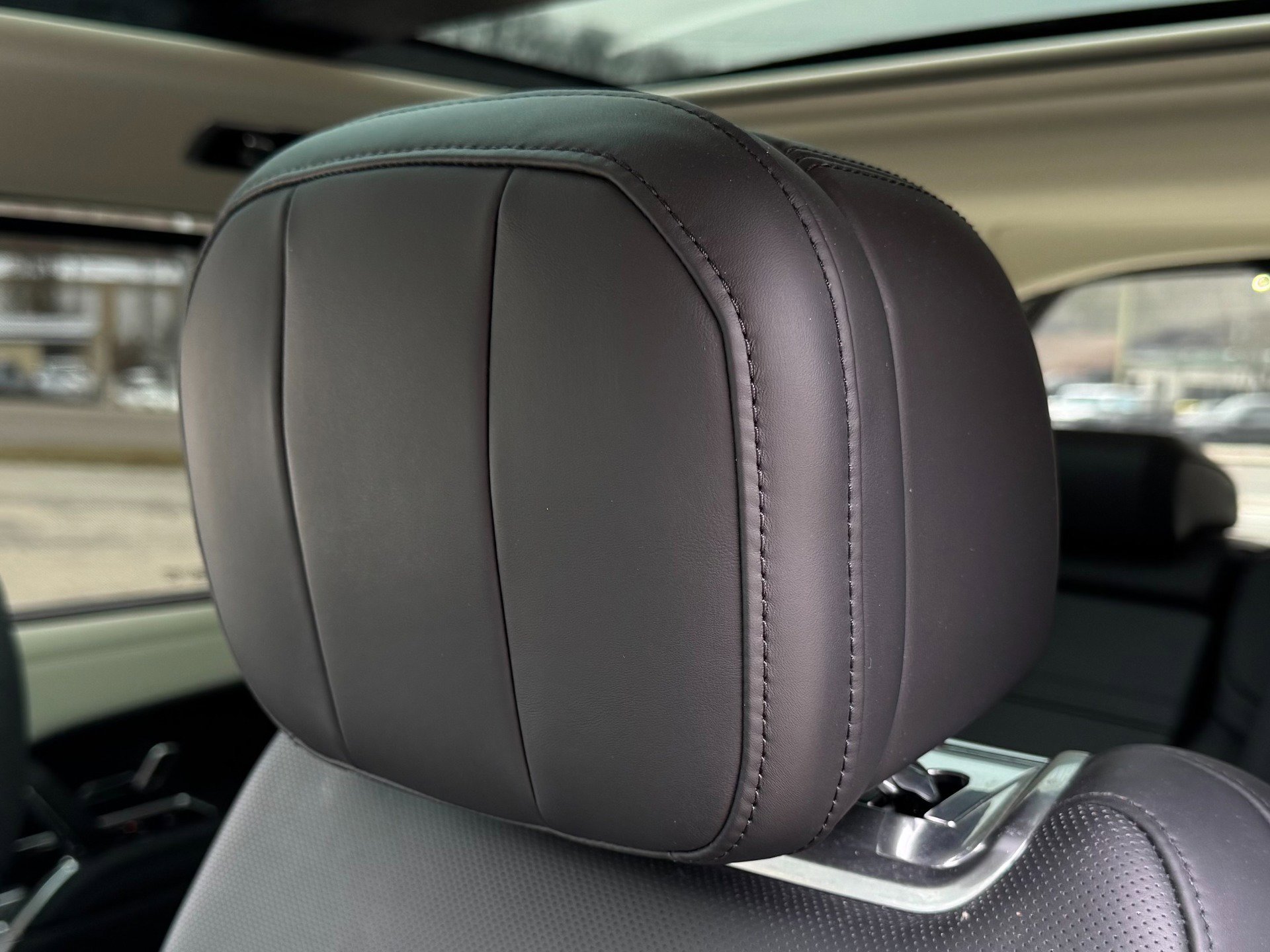 Used 2024 Land Rover Range Rover SE image 13