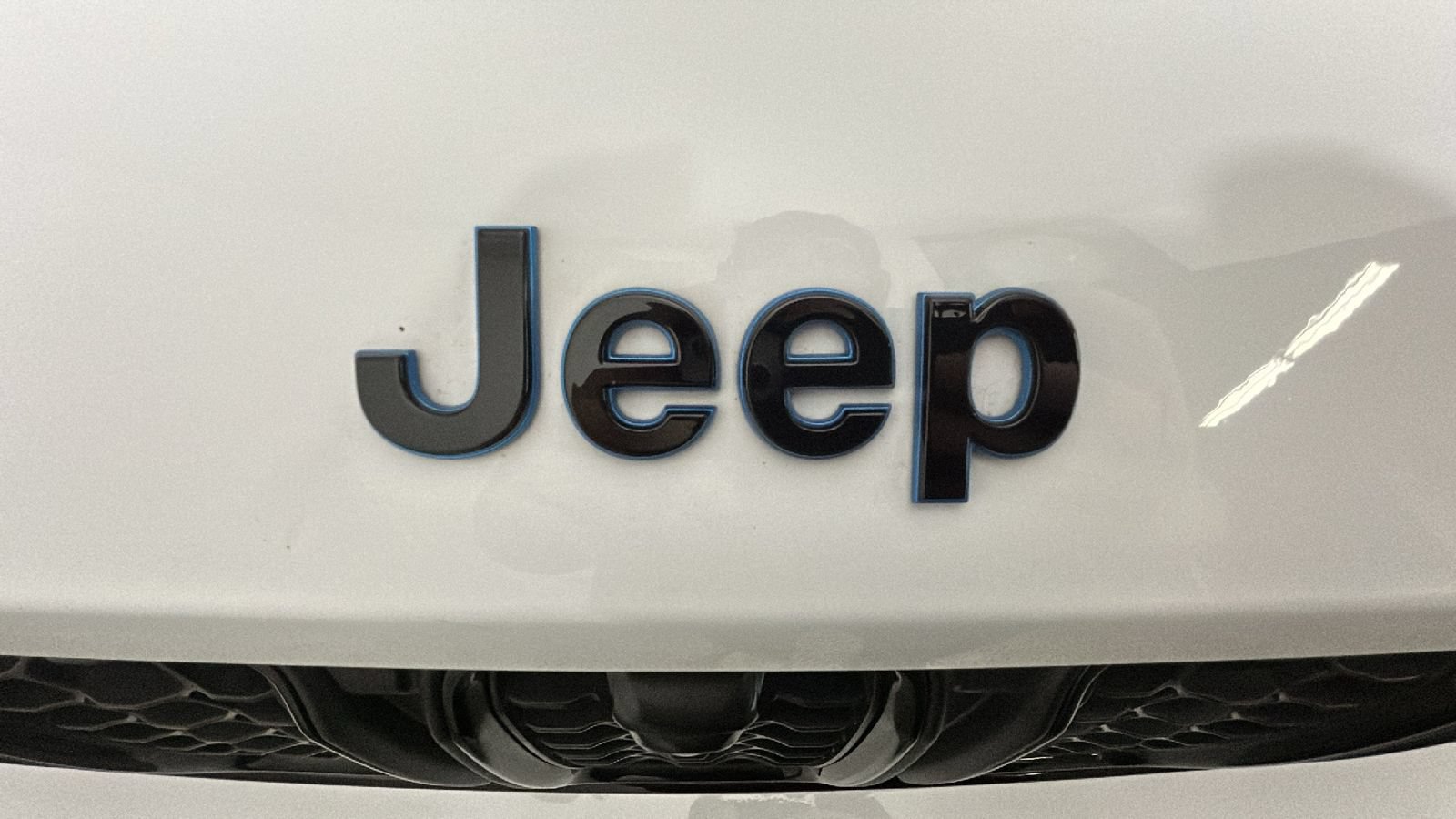 Used 2023 Jeep Grand Cherokee Trailhawk w/ Advanced Protech Group II AWD/4WD image 10
